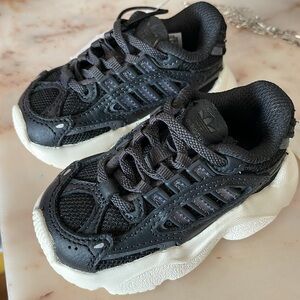 SOLD🚫 Adidas originals infant/walker